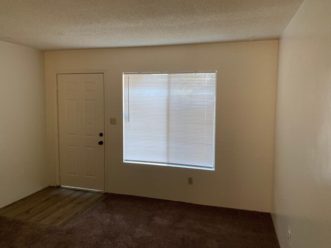 Building Photo - 3013 N Half Moon Dr