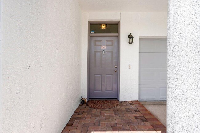 Foto del edificio - 2054 Alta Meadows Ln