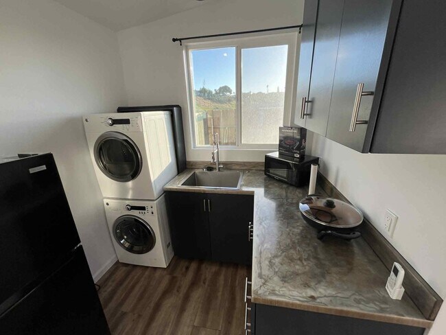 Foto del edificio - 268 Meadowbrook Dr