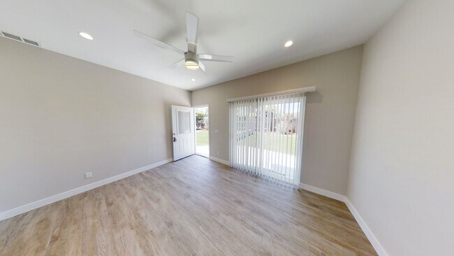 Foto del edificio - 5608/5610 Dorothy WAY