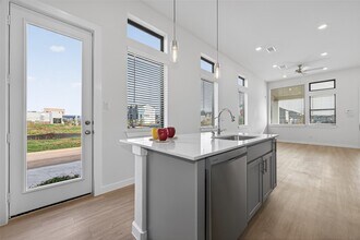 Building Photo - 1213 Mercantile St