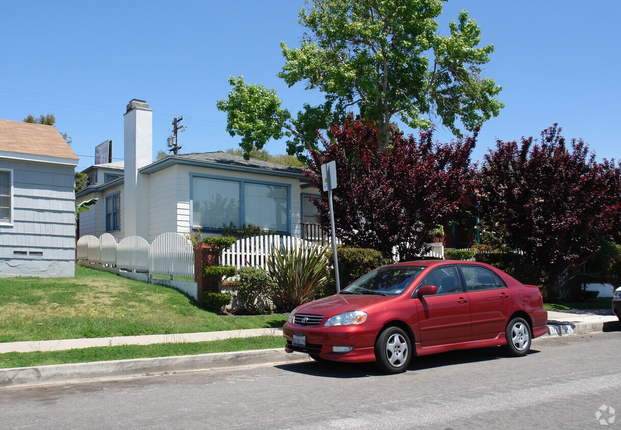 Primary Photo - 874-876 Sapphire St