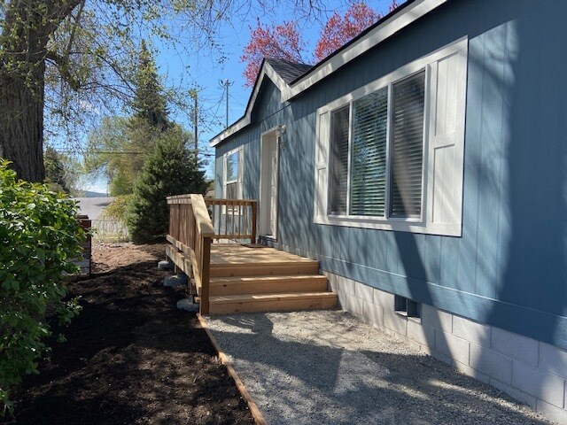 Building Photo - 517 Lytton St