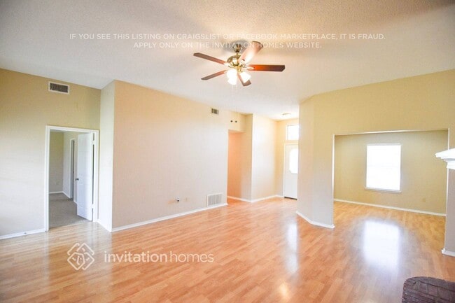 Foto del edificio - 924 Teakwood Ln