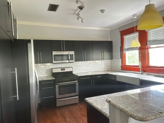 Building Photo - 2504 Kavanaugh Rd