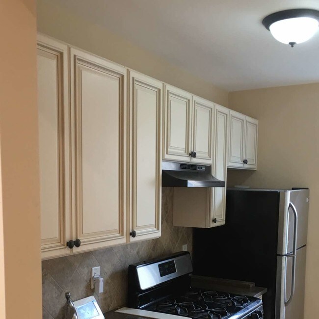 Building Photo - 822 Faile St