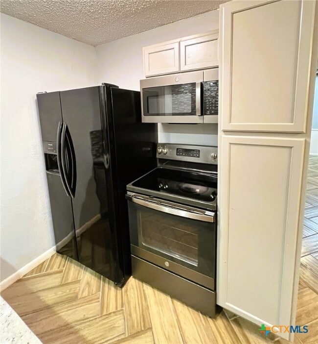 Building Photo - 1901 N 10th St