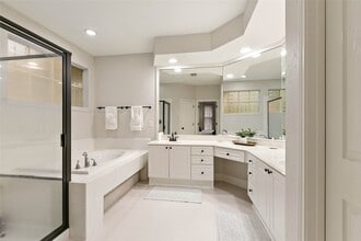 Building Photo - 35 Larks Aire Pl