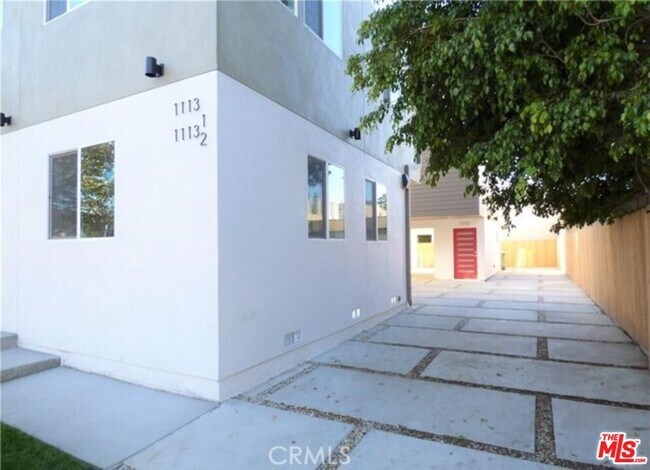 Foto del edificio - 1113 Carmona Ave