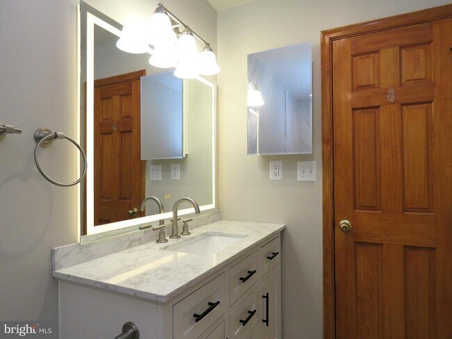 Foto del edificio - 3013 Hickory Grove Ct