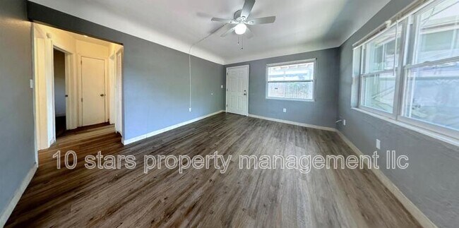 Foto del edificio - 226 North Saturn Avenue