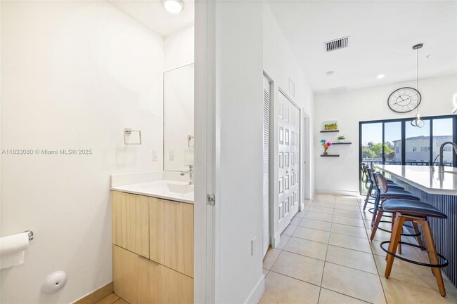 Foto del edificio - 7825 NW 104th Ave