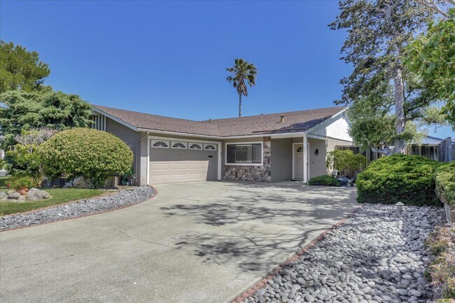 Building Photo - 301 Chesapeake Ave