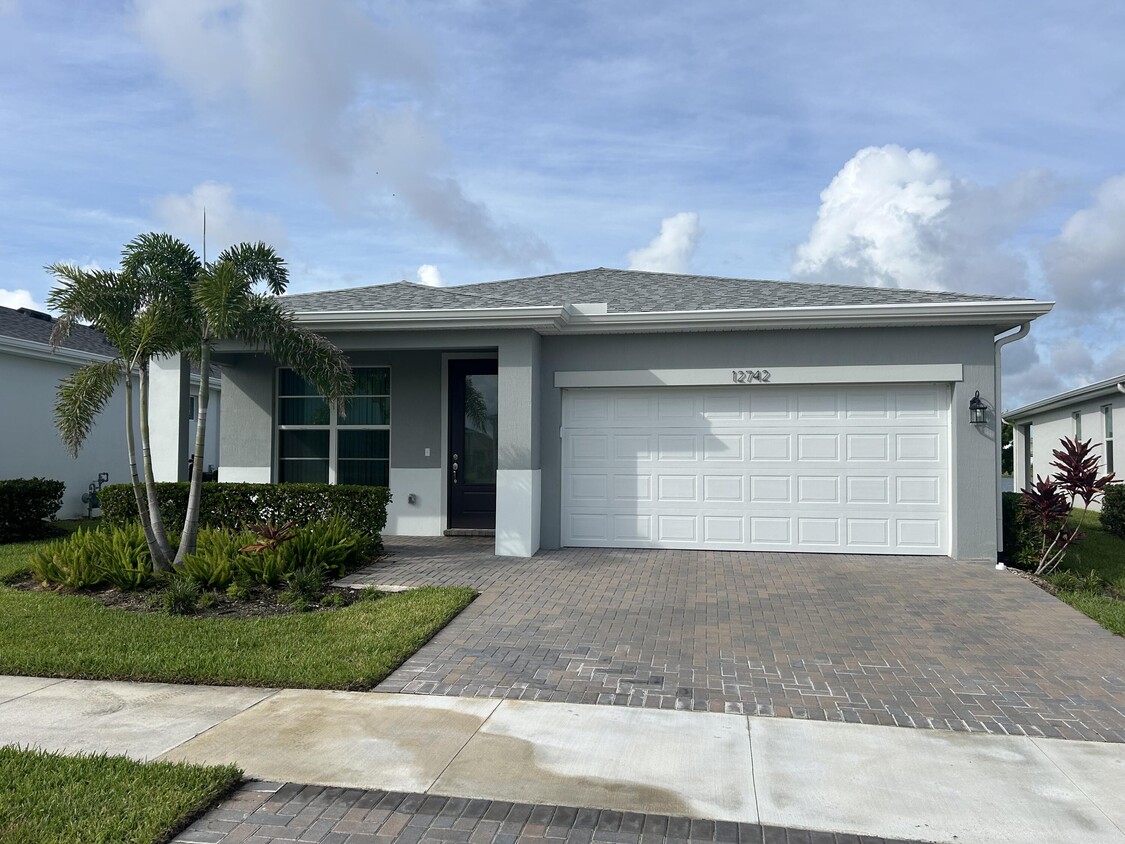 Foto principal - 12742 SW Phoenix Dr