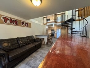 Building Photo - 408 N Frances St
