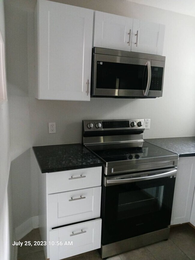 Building Photo - Full 2BR Glenwood Home *PHA OK with 1 or 2...