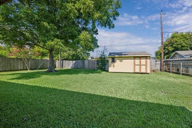 Foto del edificio - 8403 Meadowshire St