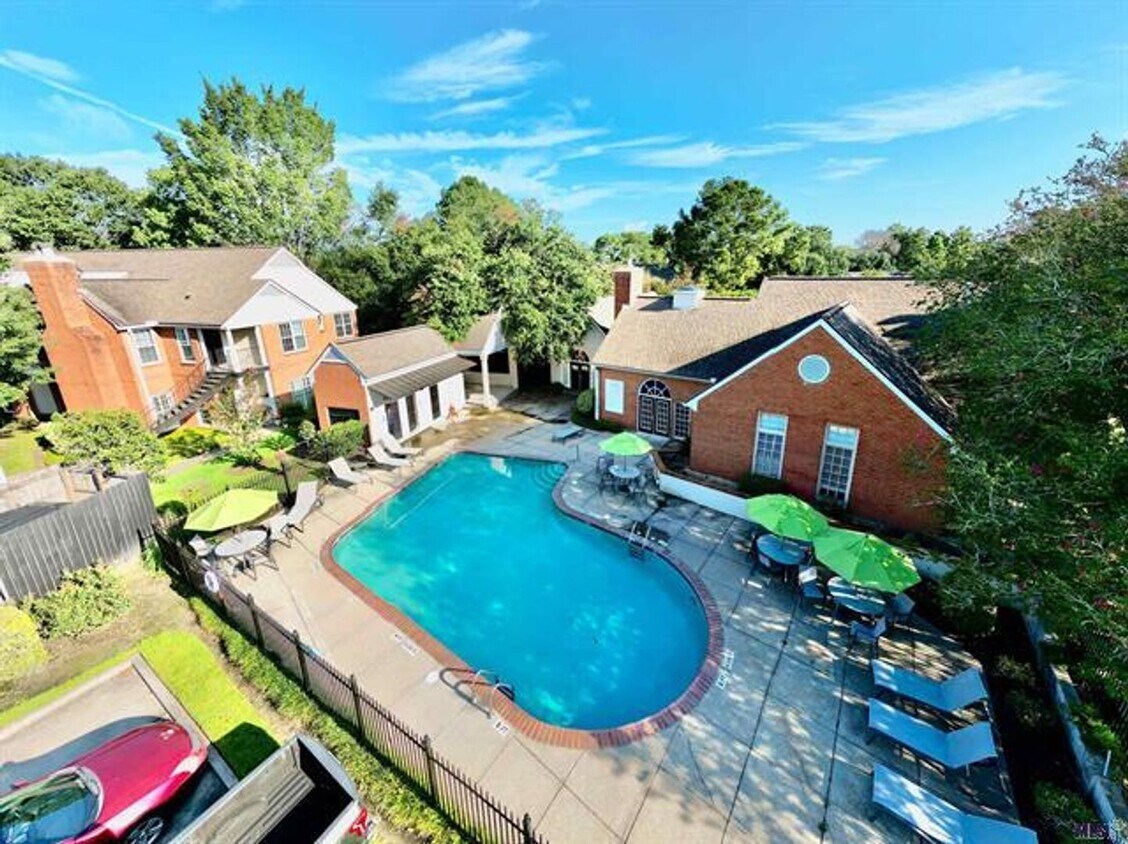 Primary Photo - Beautifully Updated Three Bedroom Condo Ne...