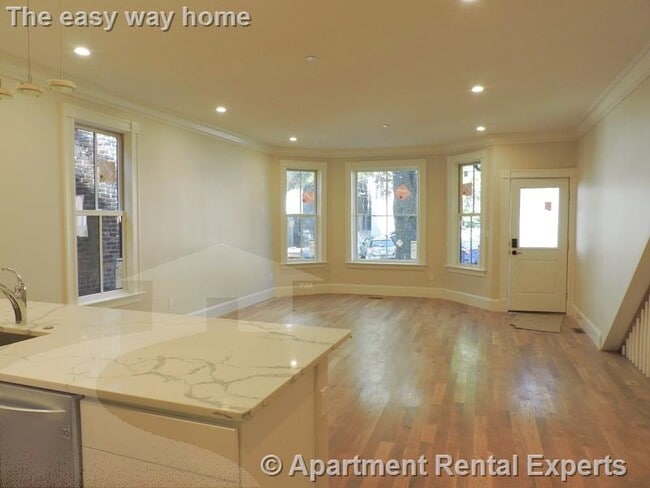 Photo - 472 Green St Unit #1 Apartment