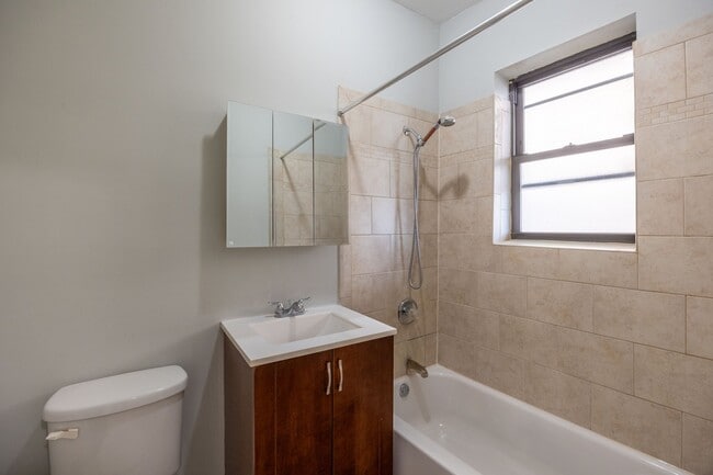 Foto del edificio - 4415 N Wolcott Ave