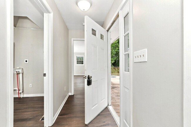 Foto del edificio - 8611 Belews Creek Rd