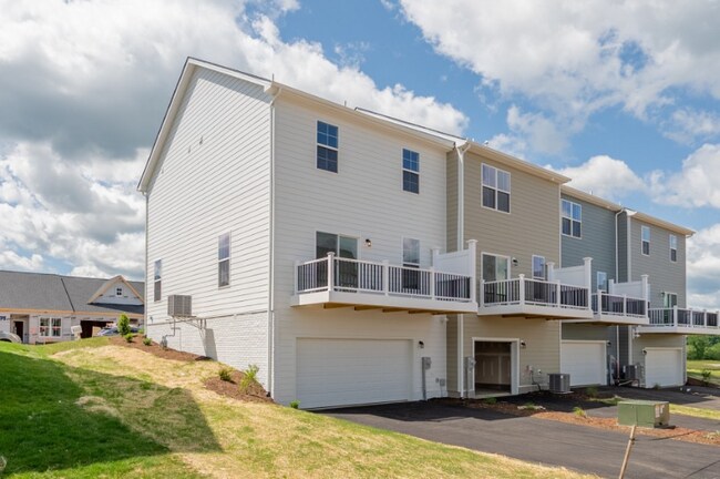 Foto del edificio - 1041 Balsam Ln