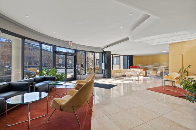 Foto del edificio - 3701 Connecticut Ave NW
