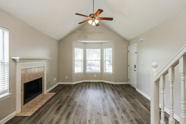 Foto del edificio - 1376 Camrose Ct