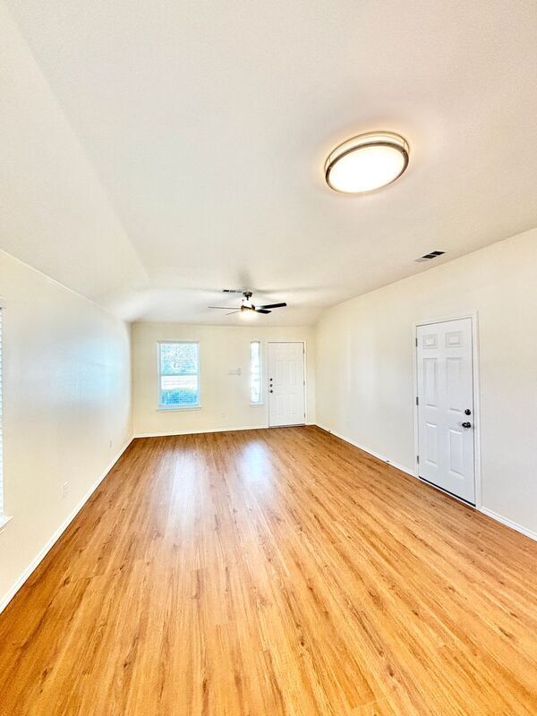 Foto del edificio - 3528 Chilmark Way