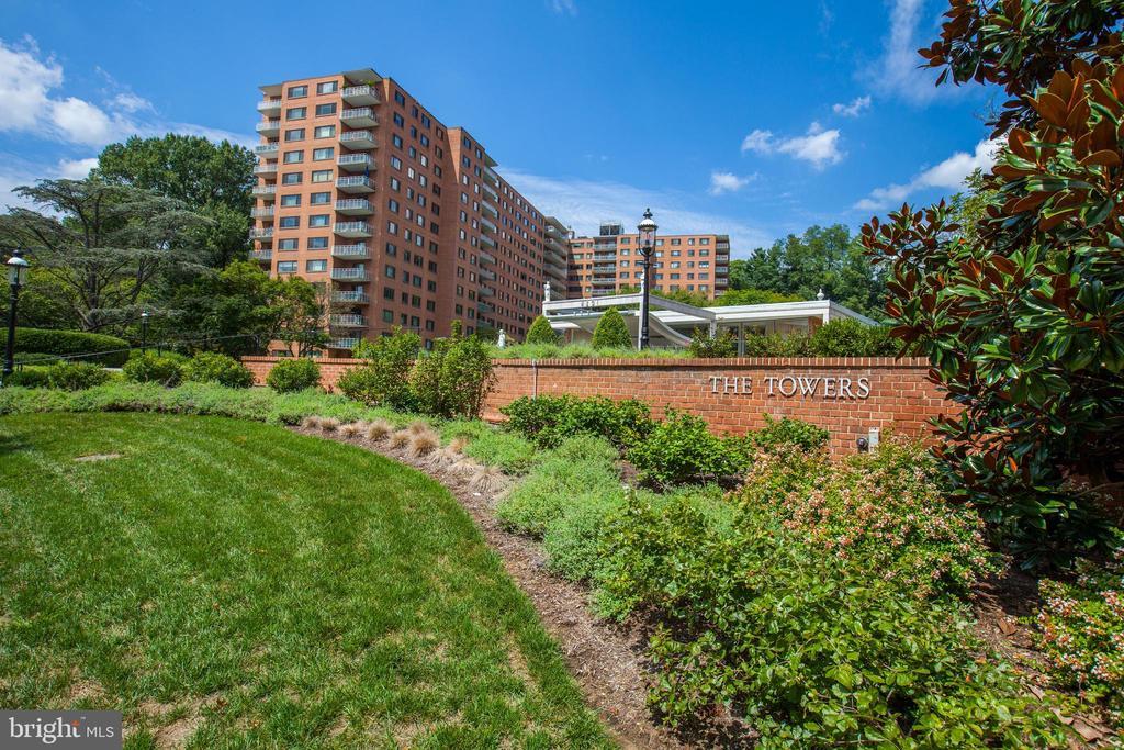 Foto principal - 4201 Cathedral Ave NW