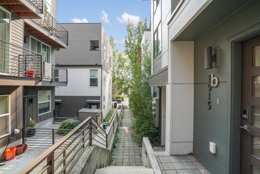 Foto del edificio - Modern Beacon Hill Townhouse Available for Rent!