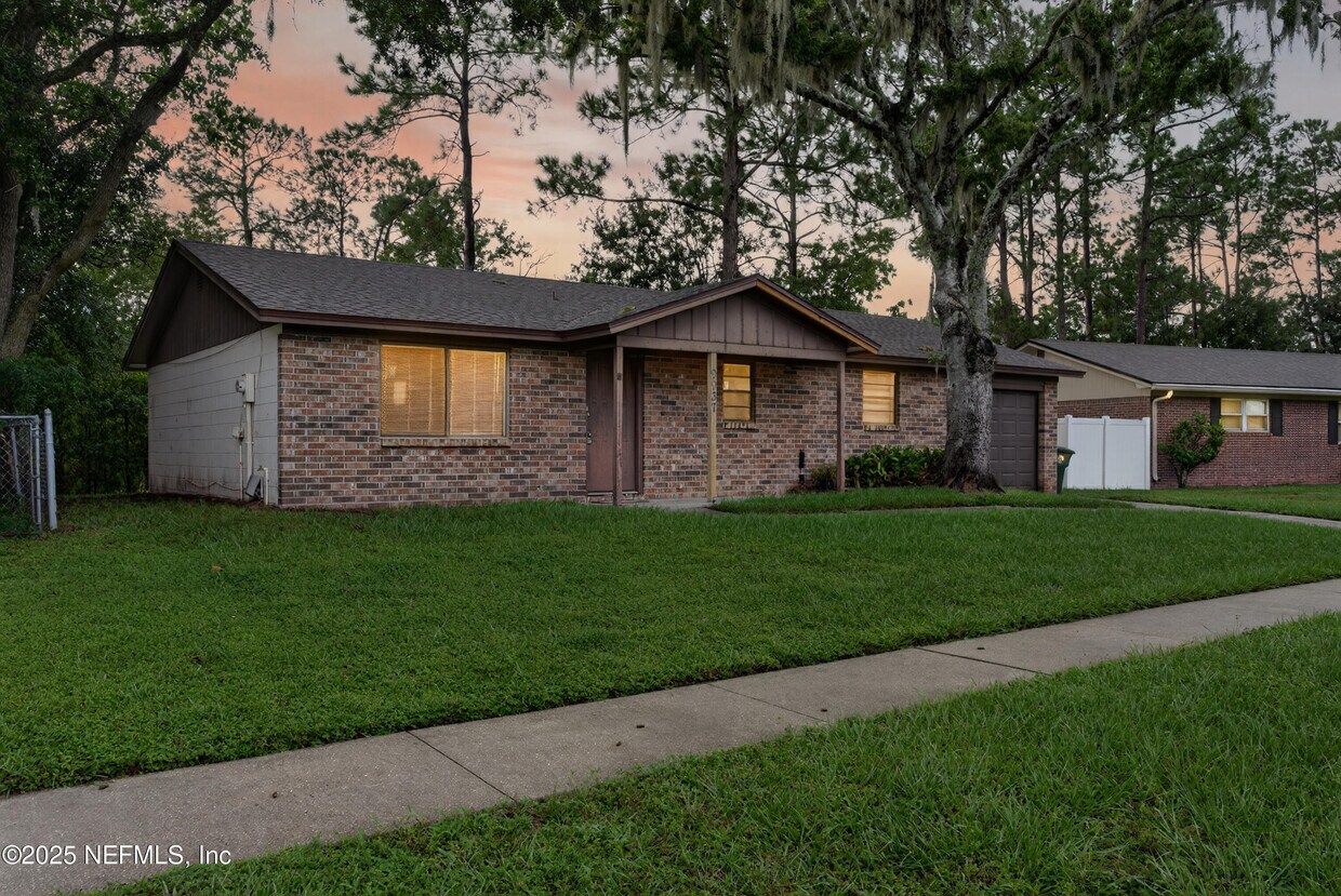 Foto principal - 9937 Moss Side Ln