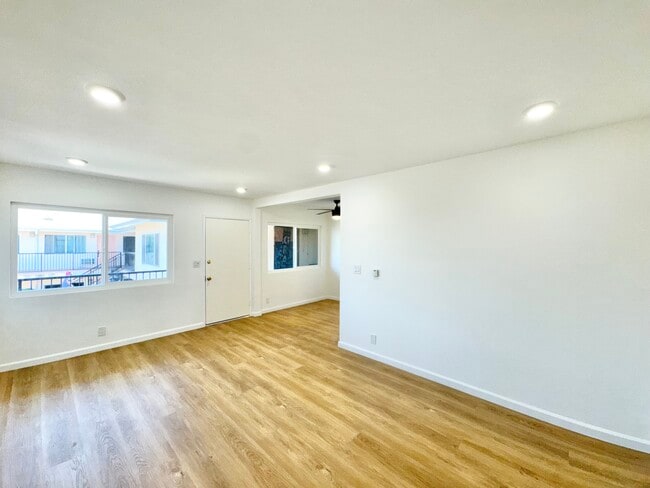 Foto del edificio - 14807 Normandie Ave