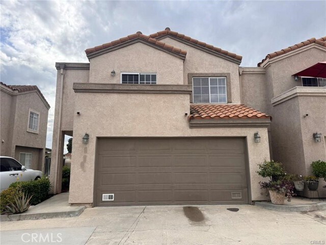 Foto principal - 1081 E Grand Ave
