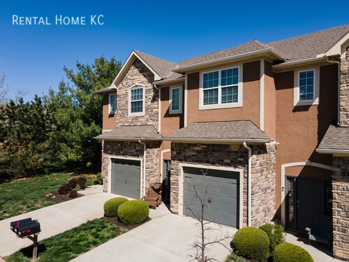 Foto del edificio - Stylish Maintenance-Provided Townhouse #7896