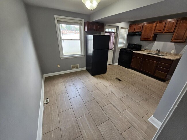 Foto del edificio - Recently Updated 3 Bedroom/ 1.5 Bathroom T...