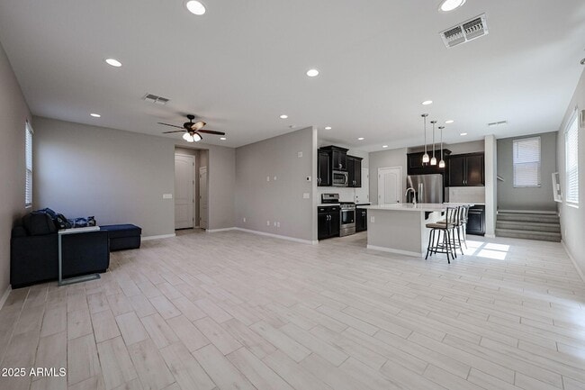 Building Photo - 3813 E Branham Ln