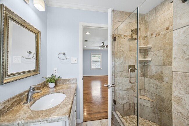 Foto del edificio - 2202 Lazybrook Dr