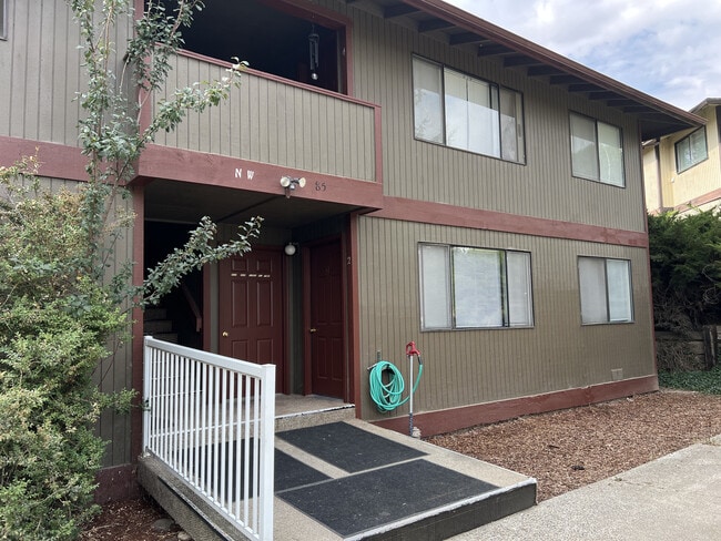 Building Photo - 85 NW Terre View Dr