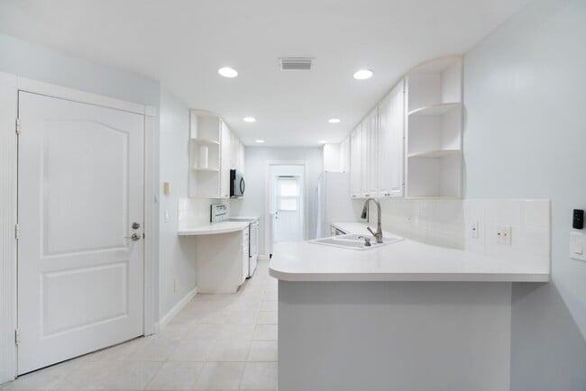 Building Photo - 329 Legare Ct
