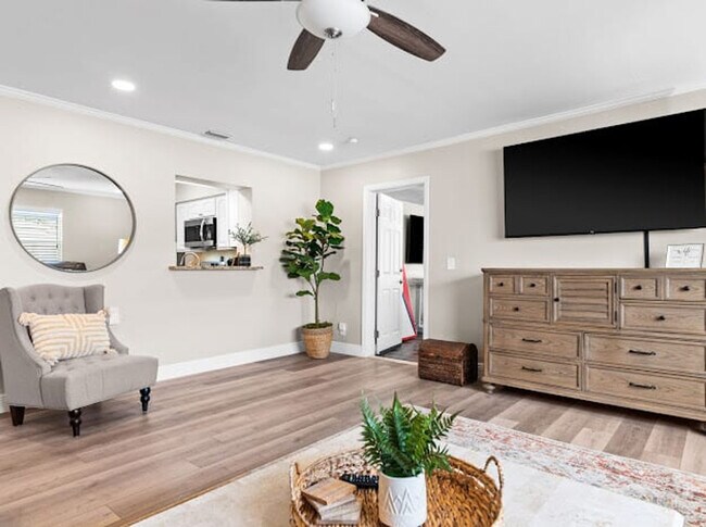 Foto del edificio - 2817 W Woodlawn Ave