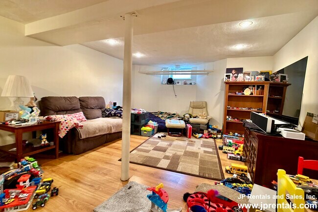 Building Photo - 476 Jamaicaway