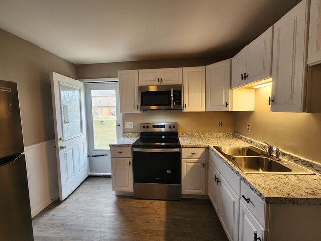 Building Photo - 145 Tandy Dr