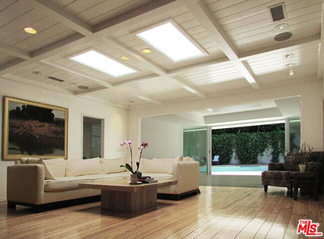 Foto del edificio - 4031 Hollyline Ave
