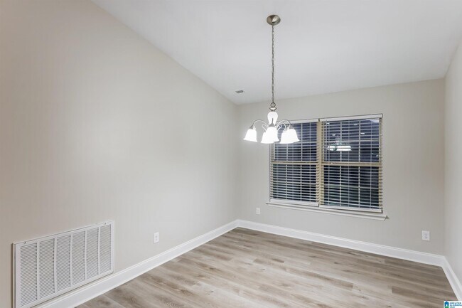 Foto del edificio - 296 Ivy Hills Cir