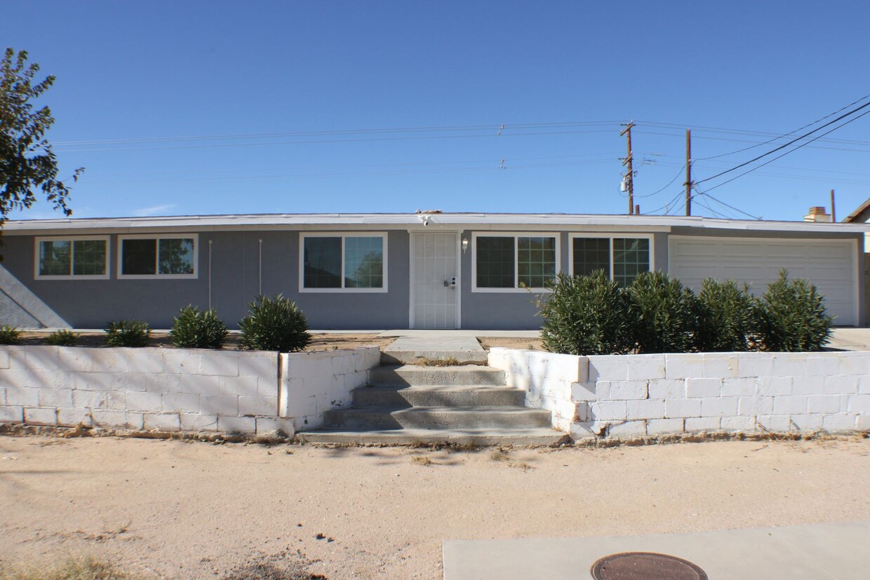 Primary Photo - Modern Living in California City