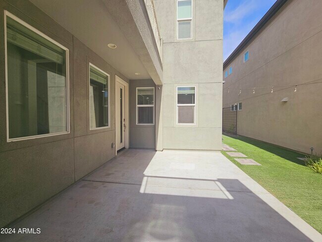 Foto del edificio - 7110 W Post Rd