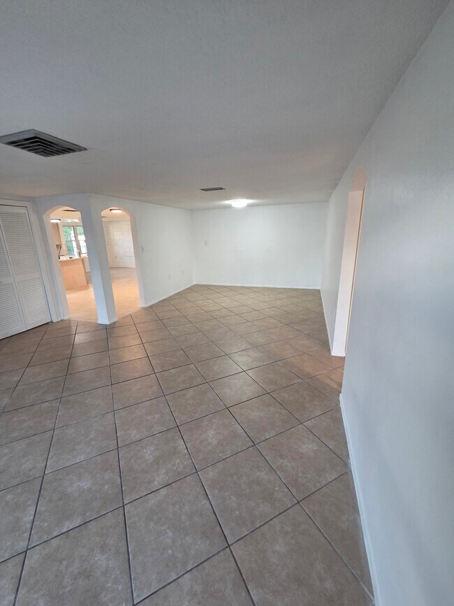 Foto del edificio - 9125 Hunt Club Ln