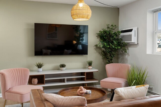 Foto del edificio - 1016 E Division St