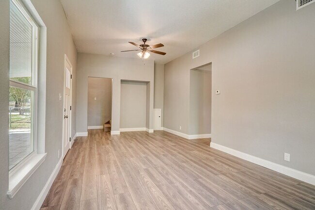 Building Photo - 2215 St Anthony Ave